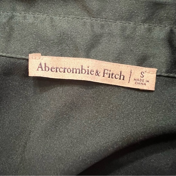 Abercrombie and Fitch size small green satin blouse - Picture 6 of 6
